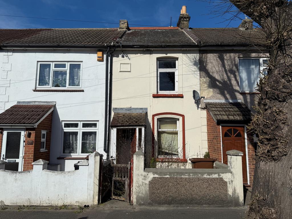 Lot: 41 - HOUSE FOR REFURBISHMENT - Terraced house